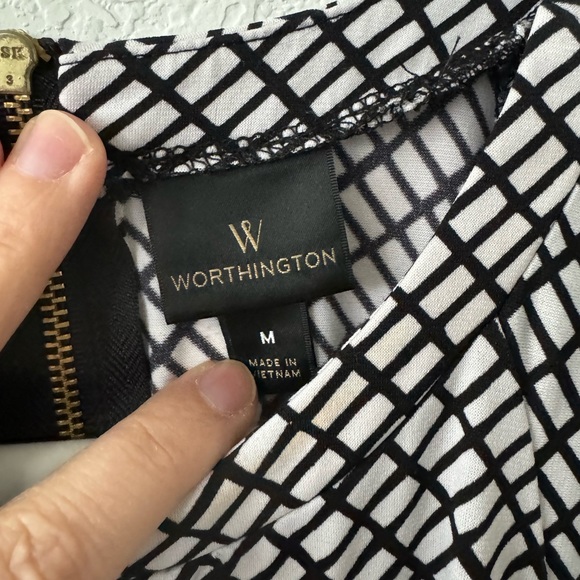 WORTHINGTON Flutter Sleeve Black & White Sleeveless Top with Zipper Back Detail - Picture 3 of 5